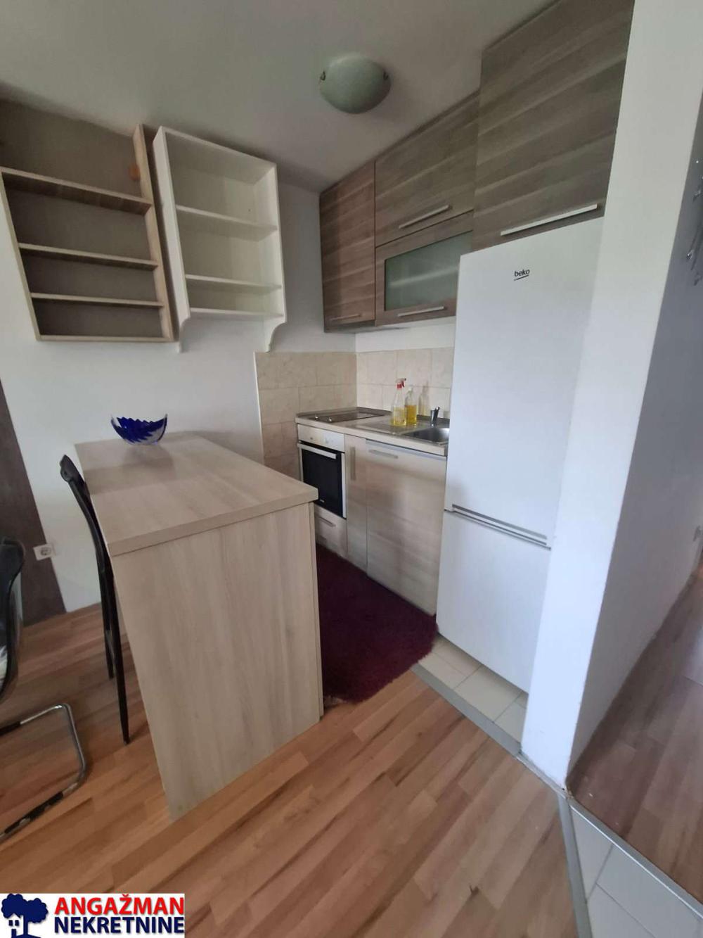 Stan na prodaju u Beogradu, Kumodraž, dvosoban, 48m2, cena 102000 evra
