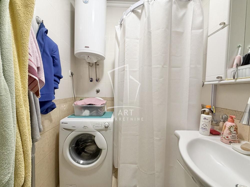 Stan na prodaju u Beogradu, Novi Beograd blok 45 (TC Enjub), dvosoban, 70m2, cena 250000 evra