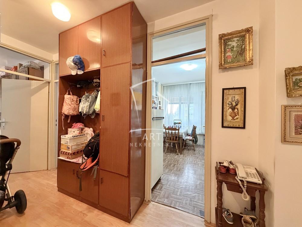 Stan na prodaju u Beogradu, Novi Beograd blok 45 (TC Enjub), dvosoban, 70m2, cena 250000 evra