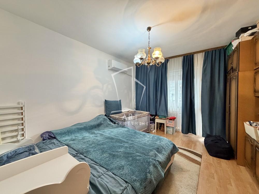Stan na prodaju u Beogradu, Novi Beograd blok 45 (TC Enjub), dvosoban, 70m2, cena 250000 evra