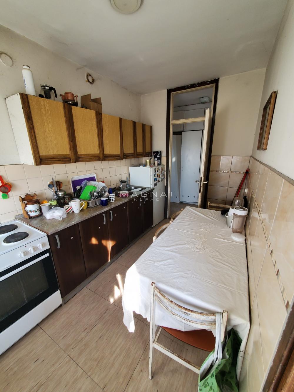 Stan na prodaju u Beogradu, Novi Beograd, trosoban, 91m2, cena 275000 evra