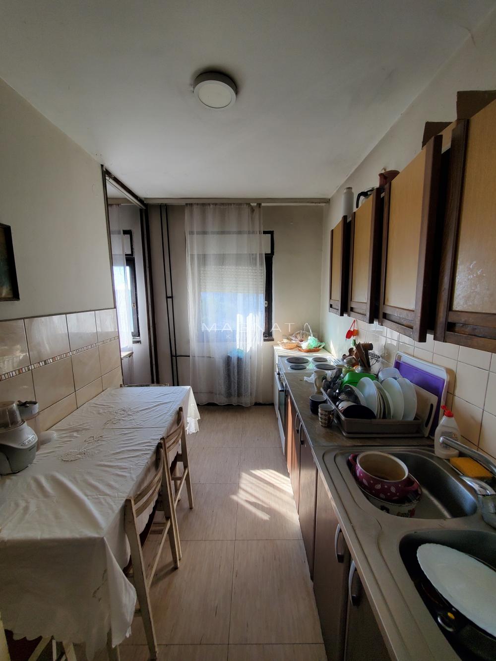 Stan na prodaju u Beogradu, Novi Beograd, trosoban, 91m2, cena 275000 evra