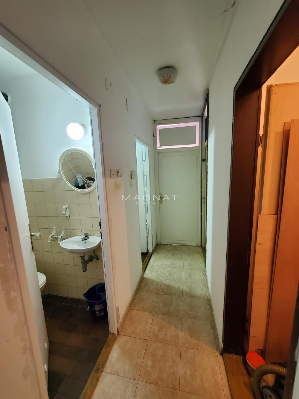 Stan na prodaju u Beogradu, Novi Beograd, trosoban, 91m2, cena 275000 evra