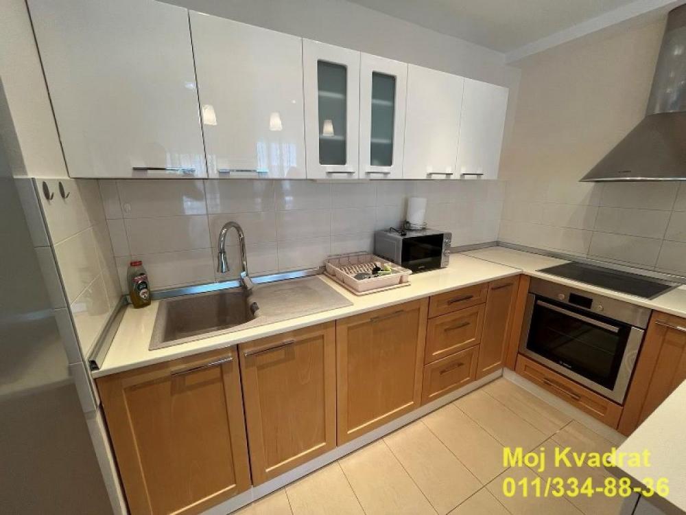 Stan na prodaju u Beogradu, Novi Beograd blok 67A (Belvile), trosoban, 106m2, cena 399000 evra