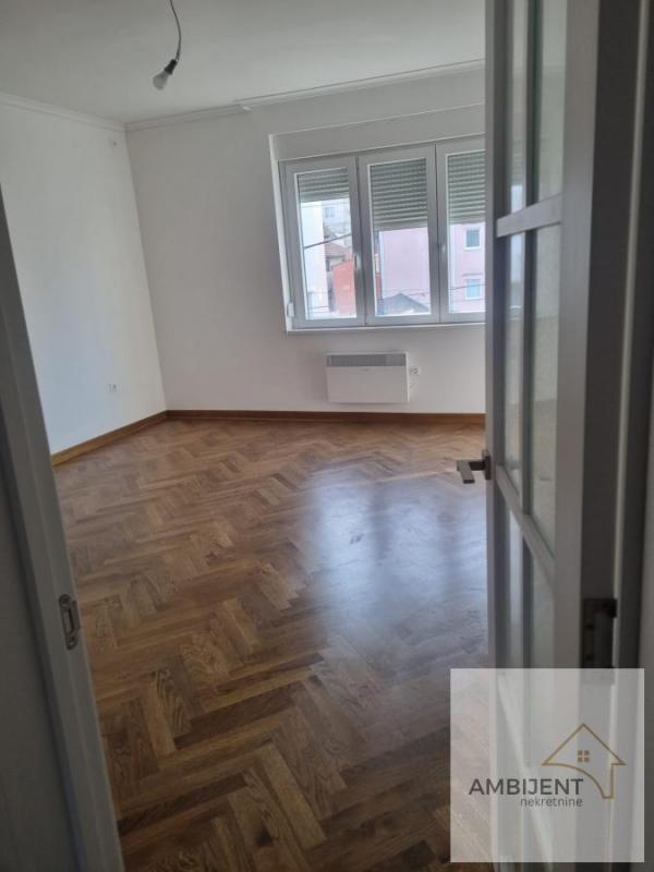 Stan na prodaju u Beogradu, Južni bulevar, troiposoban, 78m2, cena 264000 evra