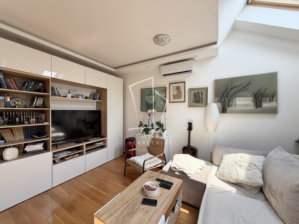 Stan na prodaju u Beogradu, Zemun, troiposoban, 68m2, cena 175000 evra