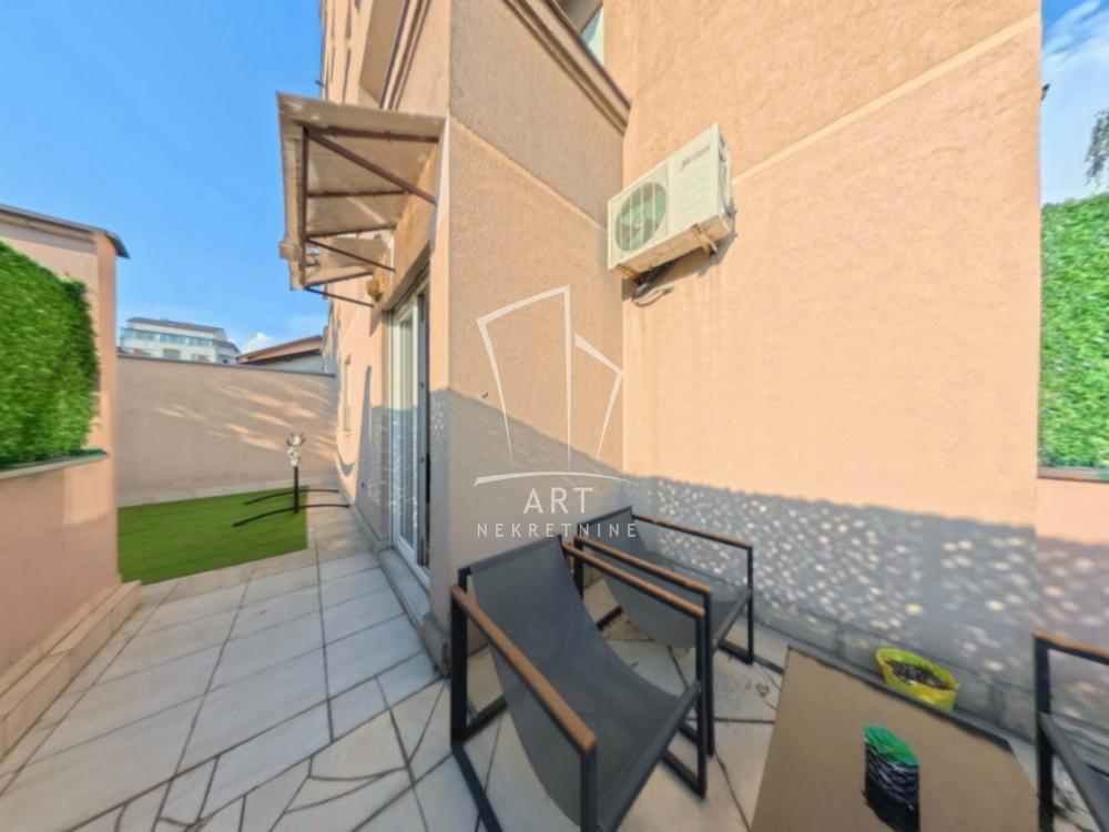 Stan na prodaju u Beogradu, Zemun, jednoiposoban, 33m2, cena 159000 evra