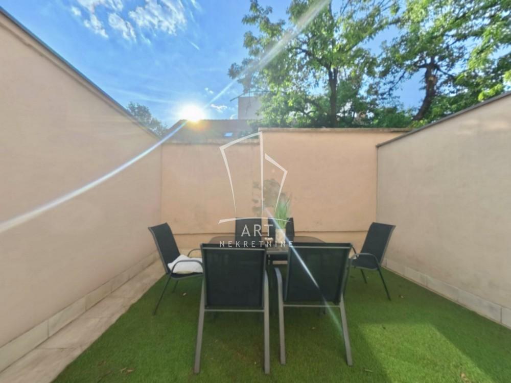 Stan na prodaju u Beogradu, Zemun, jednoiposoban, 33m2, cena 159000 evra