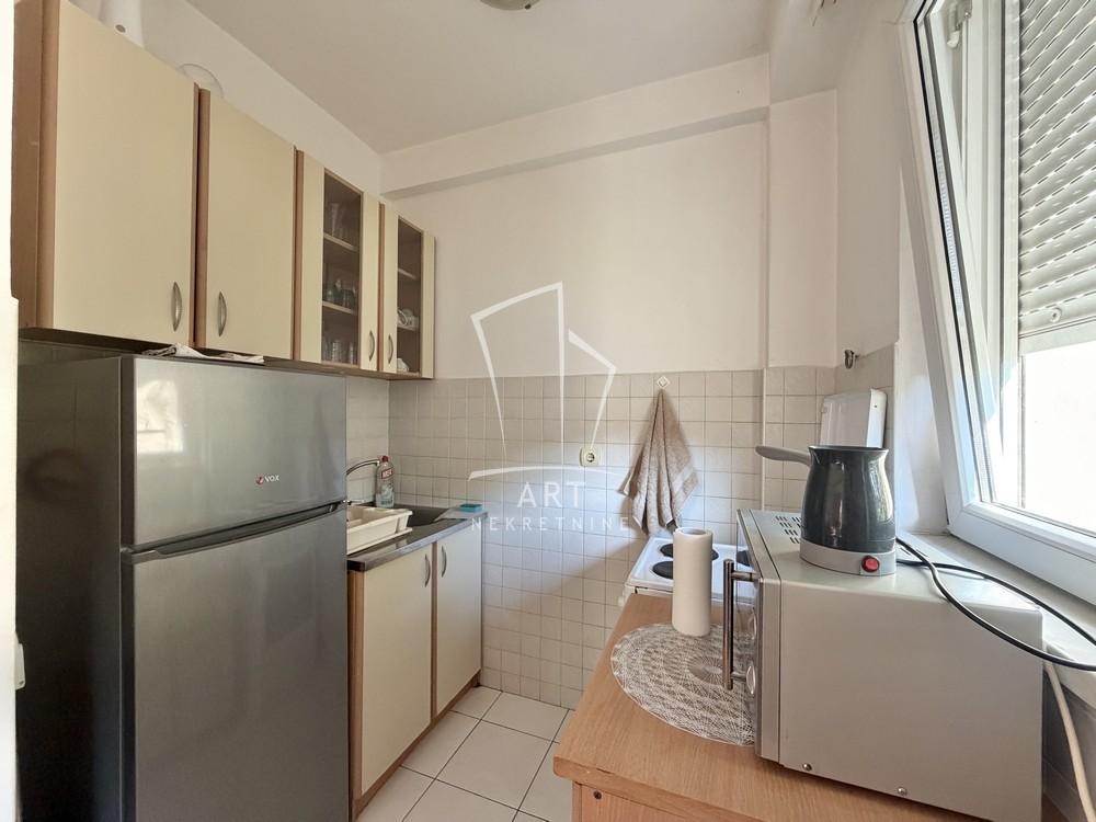 Stan na prodaju u Beogradu, Zemun, jednoiposoban, 33m2, cena 159000 evra