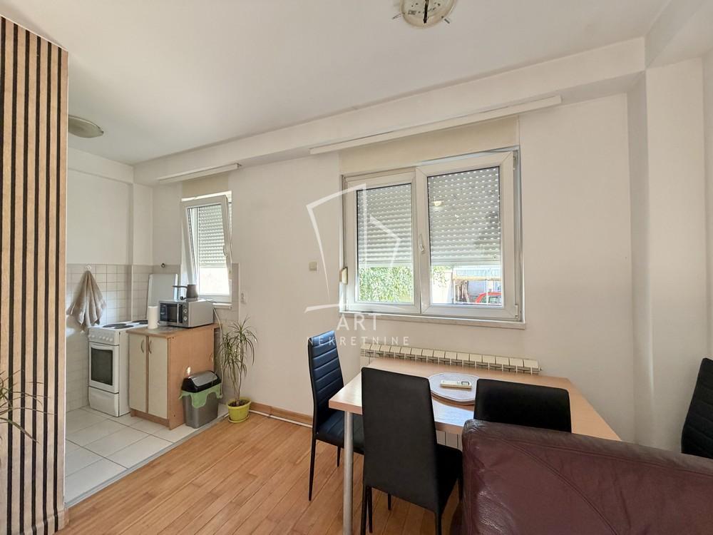 Stan na prodaju u Beogradu, Zemun, jednoiposoban, 33m2, cena 159000 evra
