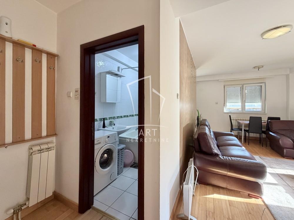 Stan na prodaju u Beogradu, Zemun, jednoiposoban, 33m2, cena 159000 evra