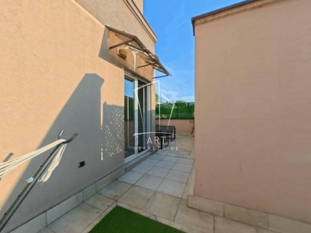 Stan na prodaju u Beogradu, Zemun, jednoiposoban, 33m2, cena 159000 evra