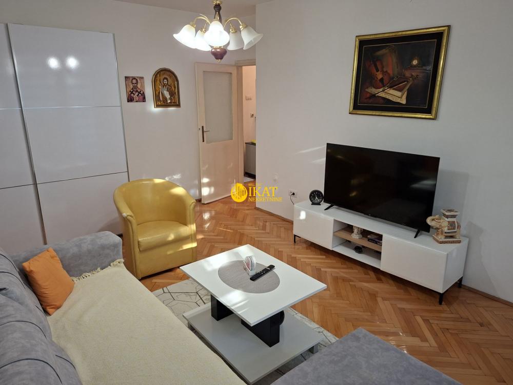 Stan na prodaju u Beogradu, Karaburma, dvosoban, 51m2, cena 156000 evra