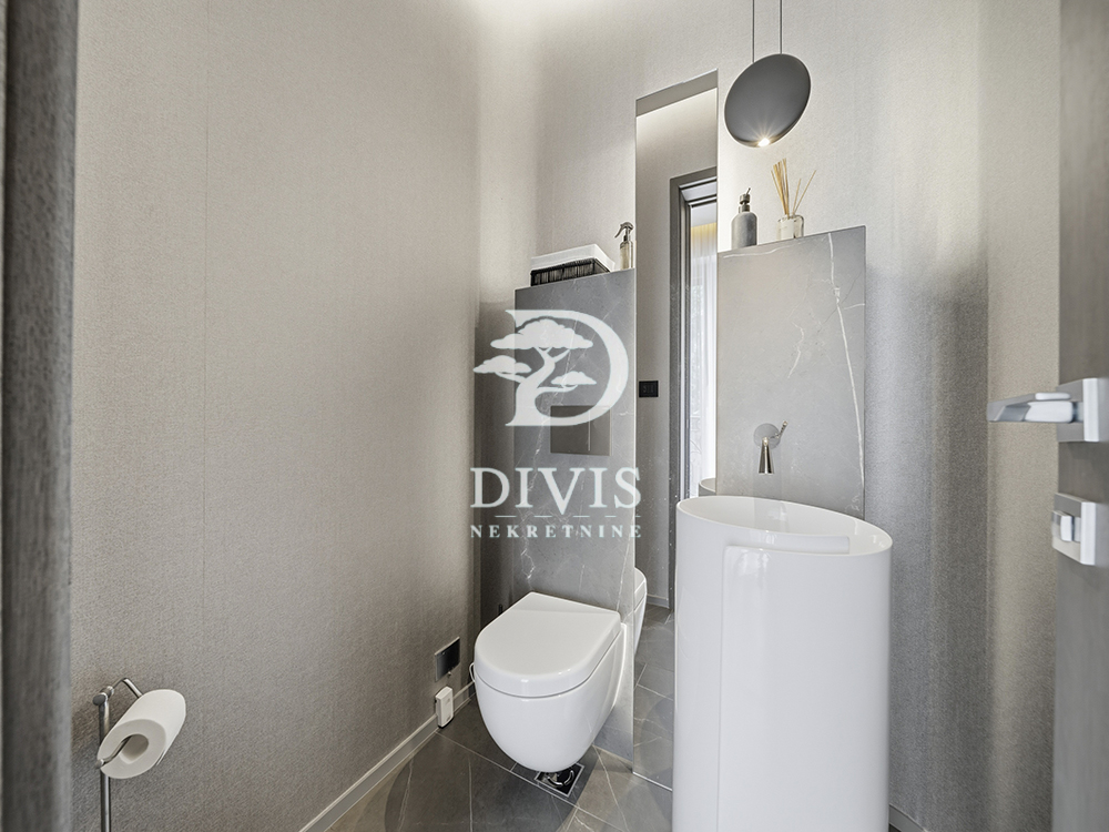 Stan na prodaju u Beogradu, Vračar (Hram), cetvorosoban, 162m2, cena 1500000 evra