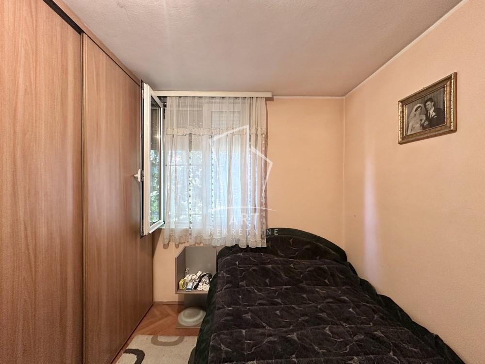 Stan na prodaju u Beogradu, Borča, trosoban, 61m2, cena 119900 evra