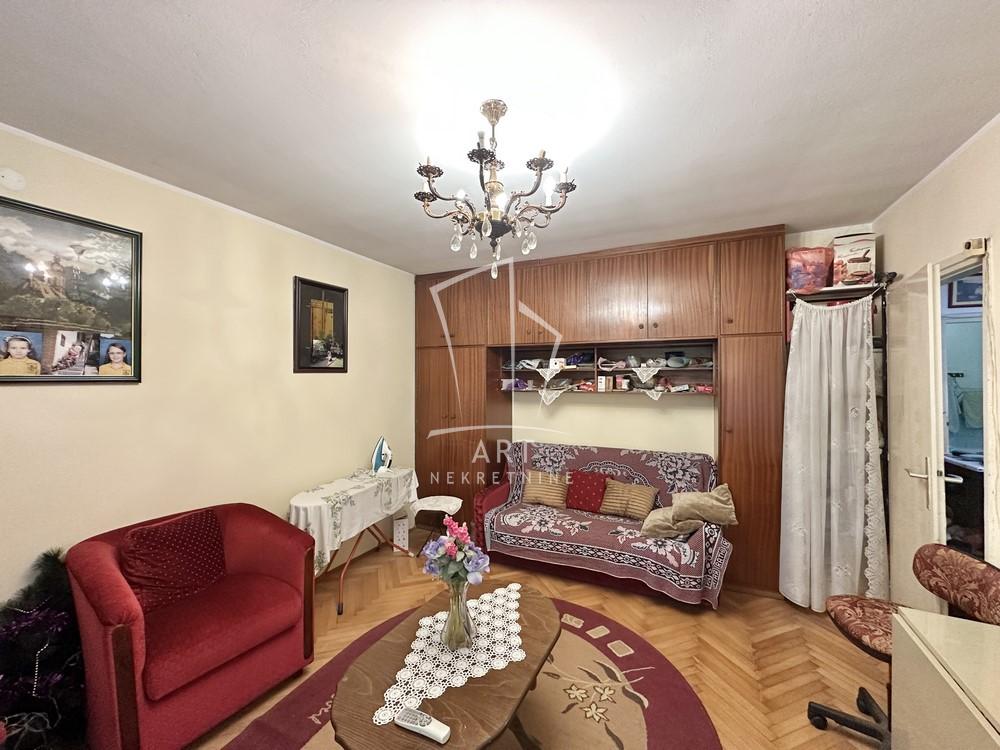 Stan na prodaju u Beogradu, Borča, trosoban, 61m2, cena 119900 evra