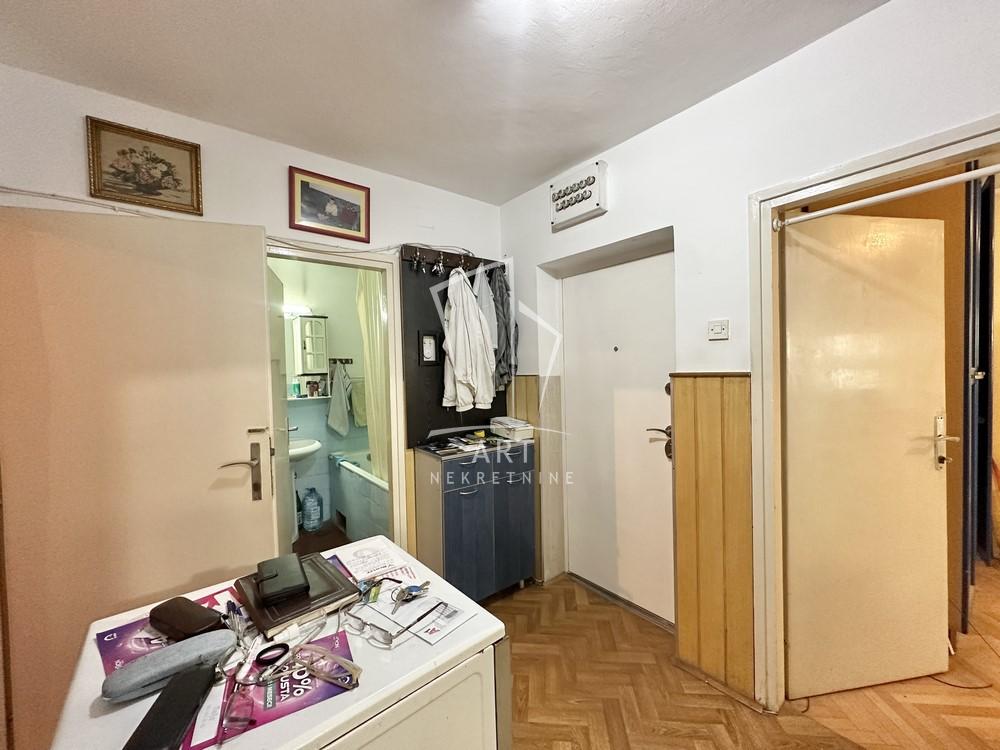 Stan na prodaju u Beogradu, Borča, trosoban, 61m2, cena 119900 evra