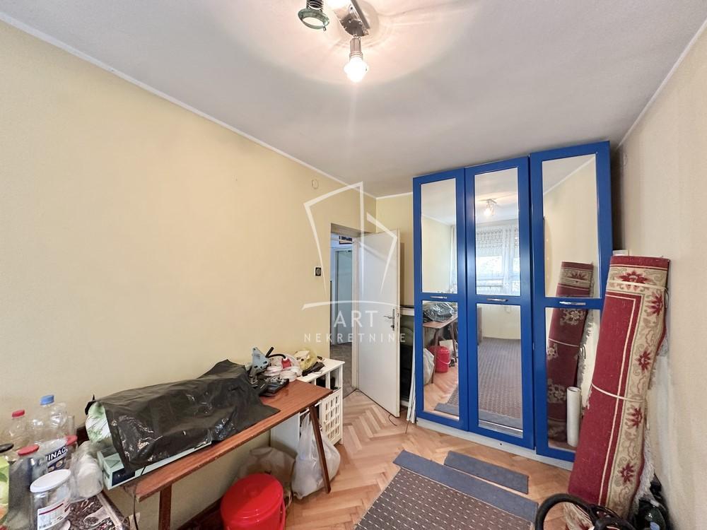 Stan na prodaju u Beogradu, Borča, trosoban, 61m2, cena 119900 evra
