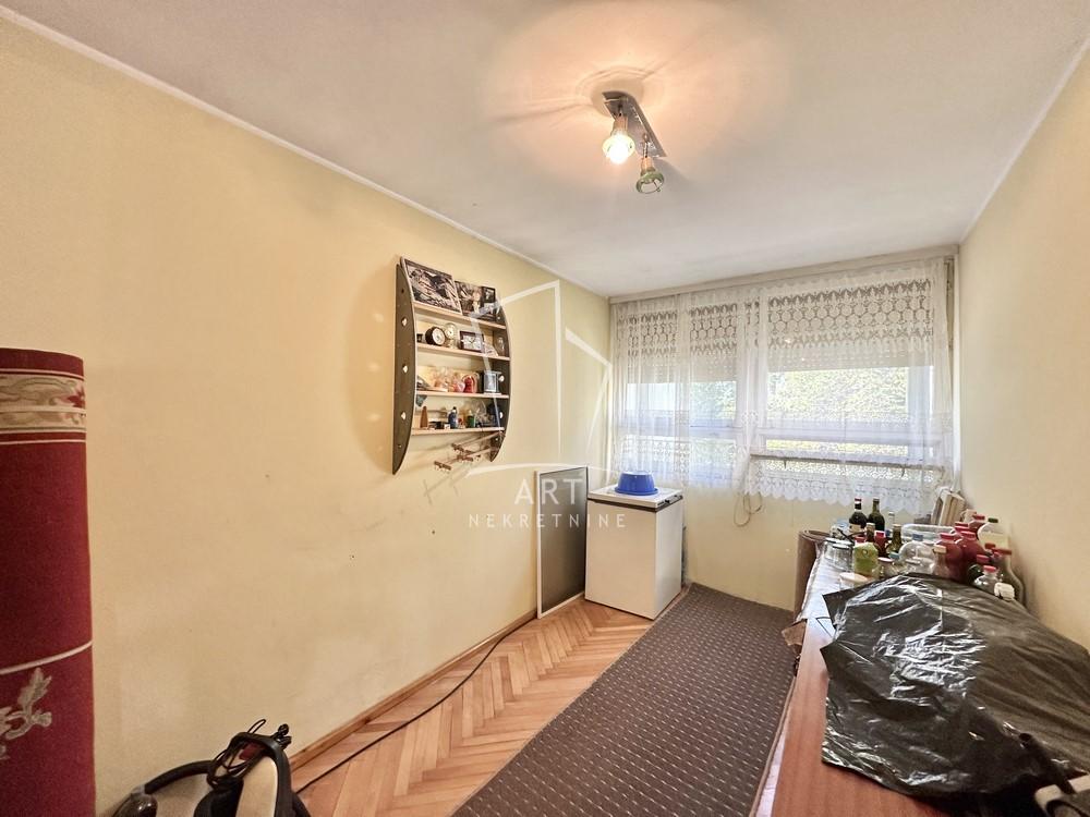 Stan na prodaju u Beogradu, Borča, trosoban, 61m2, cena 119900 evra
