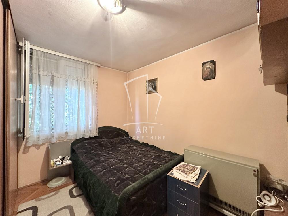 Stan na prodaju u Beogradu, Borča, trosoban, 61m2, cena 119900 evra