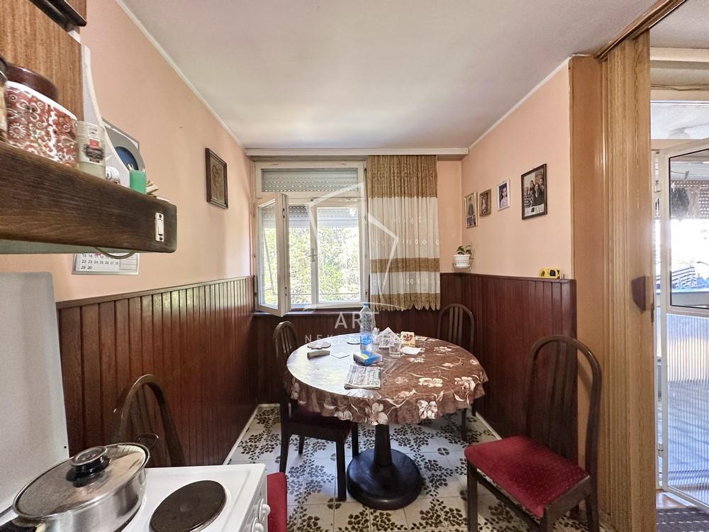 Stan na prodaju u Beogradu, Borča, trosoban, 61m2, cena 119900 evra