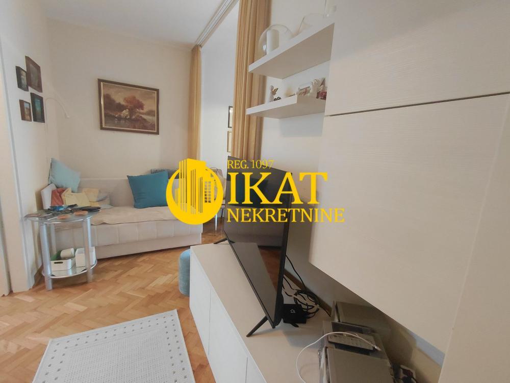Stan na prodaju u Beogradu, Vukov spomenik, jednoiposoban, 38m2, cena 180000 evra