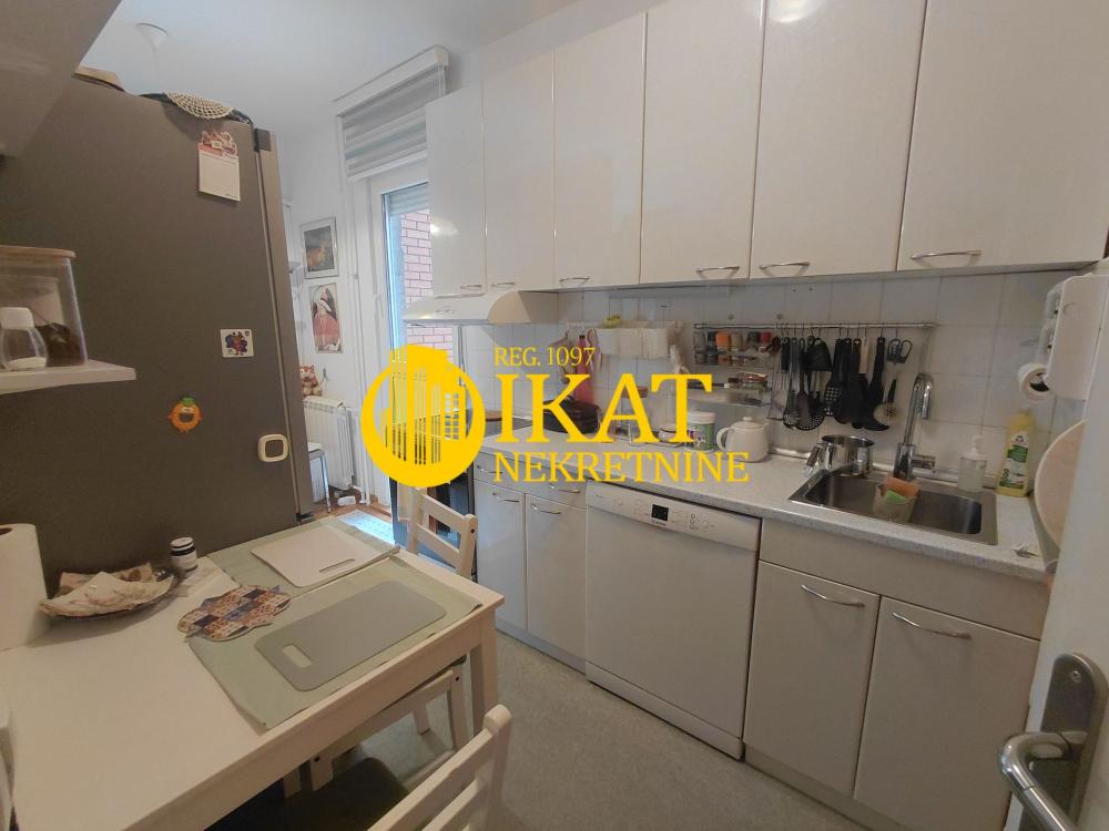 Stan na prodaju u Beogradu, Vukov spomenik, jednoiposoban, 38m2, cena 180000 evra