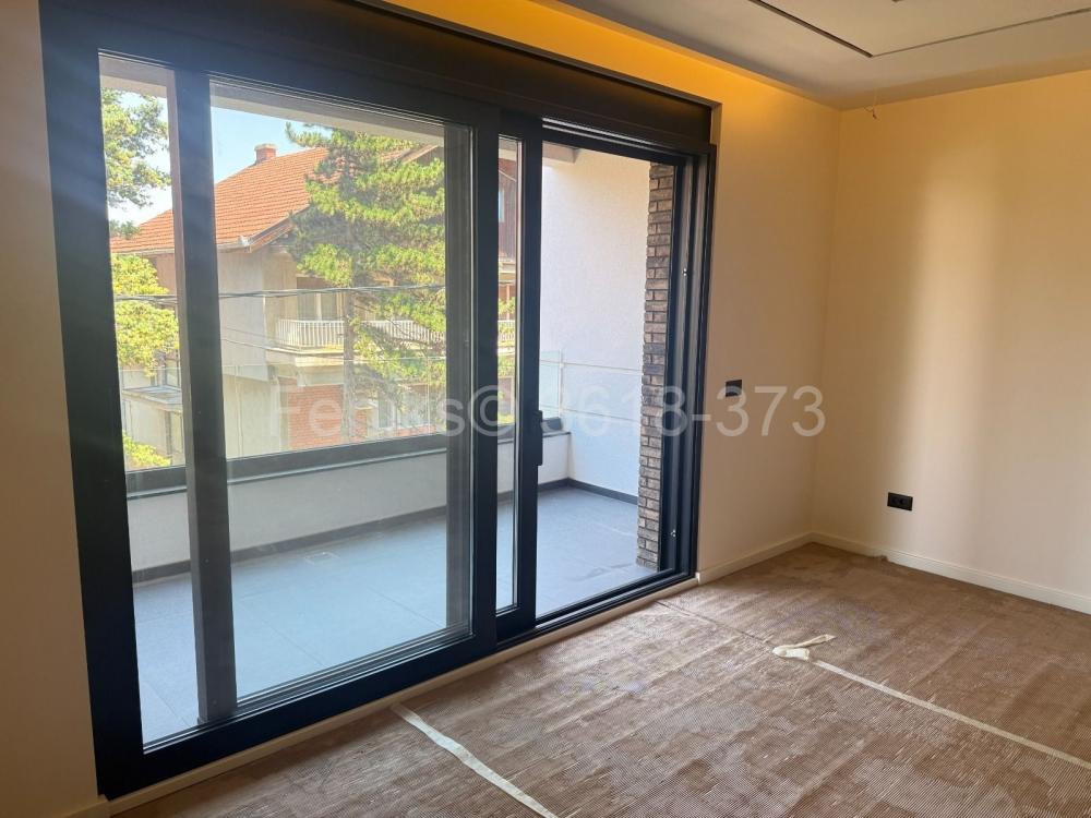 Stan na prodaju u Beogradu, Voždovac, trosoban, 121m2, cena 483000 evra