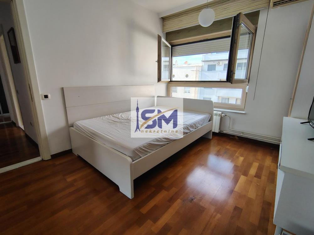 Stan na prodaju u Beogradu, Karađorđev park, cetvorosoban, 140m2, cena 430000 evra