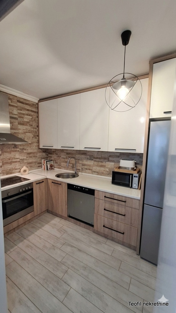 Stan na prodaju u Beogradu, Zemun, dvoiposoban, 77m2, cena 395000 evra