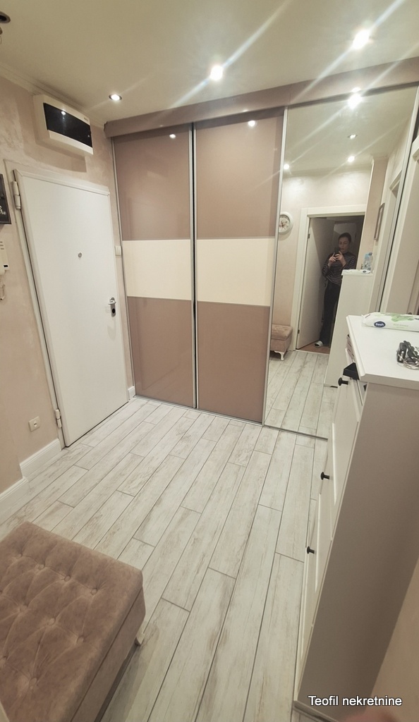 Stan na prodaju u Beogradu, Zemun, dvoiposoban, 77m2, cena 395000 evra