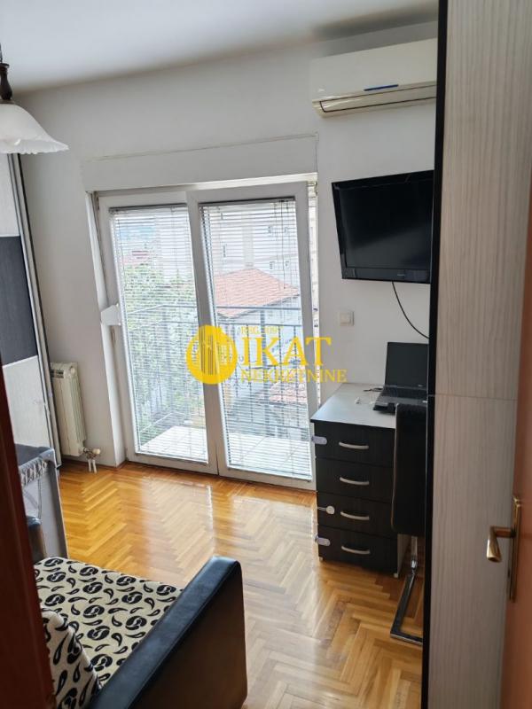 Stan na prodaju u Beogradu, Cvetkova pijaca, jednoiposoban, 27m2, cena 130000 evra