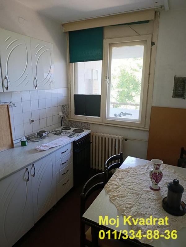 Stan na prodaju u Beogradu, Kumodraž, trosoban, 75m2, cena 215000 evra
