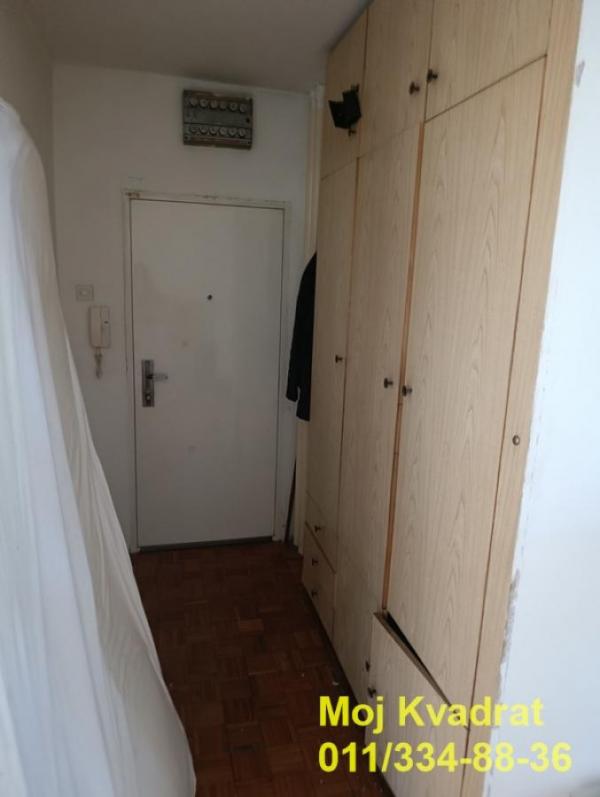 Stan na prodaju u Beogradu, Kumodraž, trosoban, 75m2, cena 215000 evra