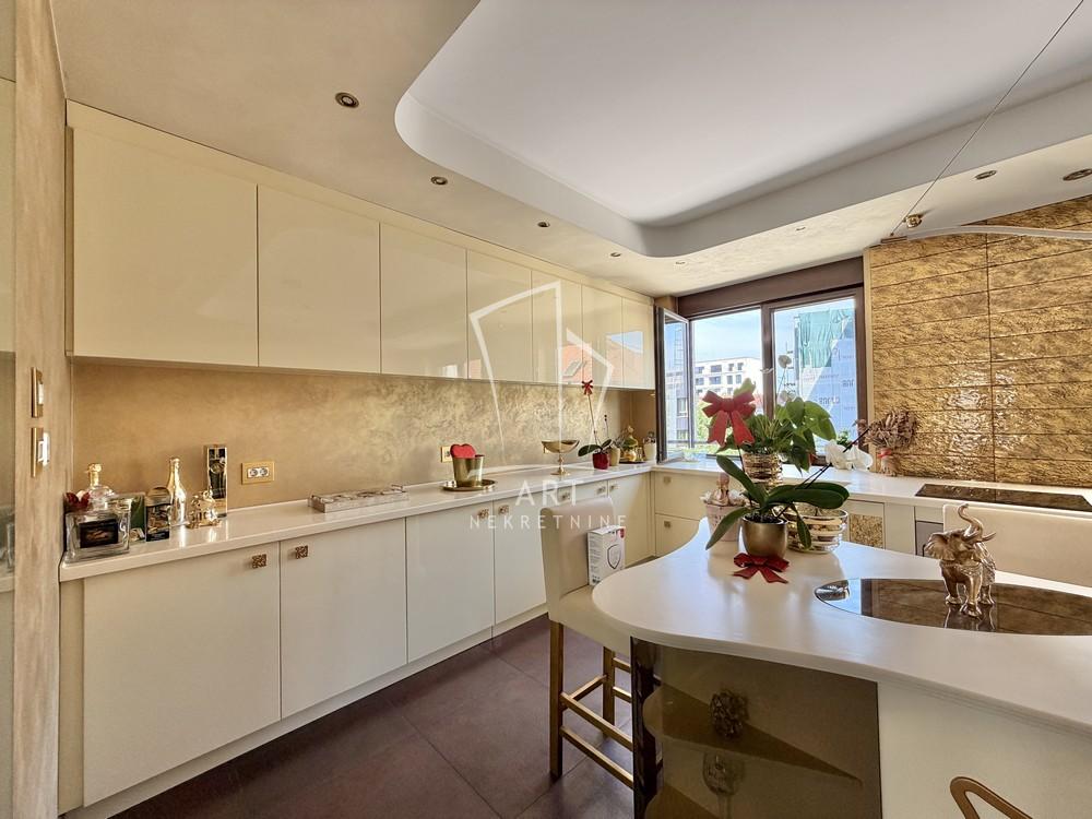 Stan na prodaju u Beogradu, Vračar (Hram), 214m2, cena 1450000 evra