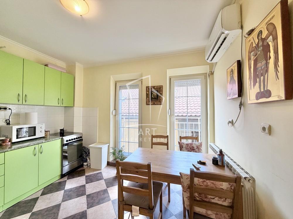 Stan na prodaju u Beogradu, Čukarica, trosoban, 77m2, cena 185000 evra