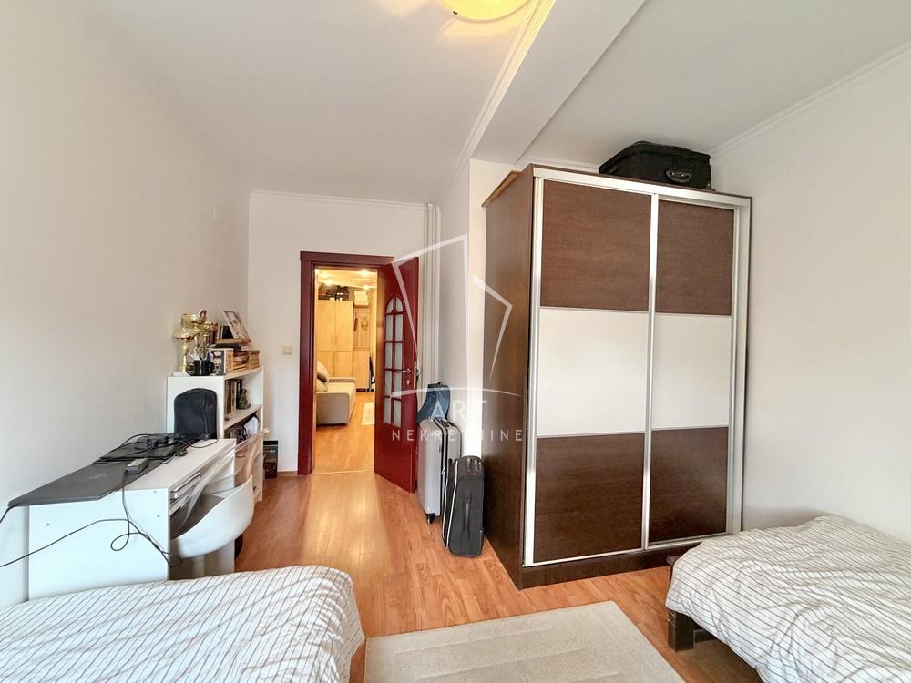 Stan na prodaju u Beogradu, Čukarica, trosoban, 77m2, cena 185000 evra