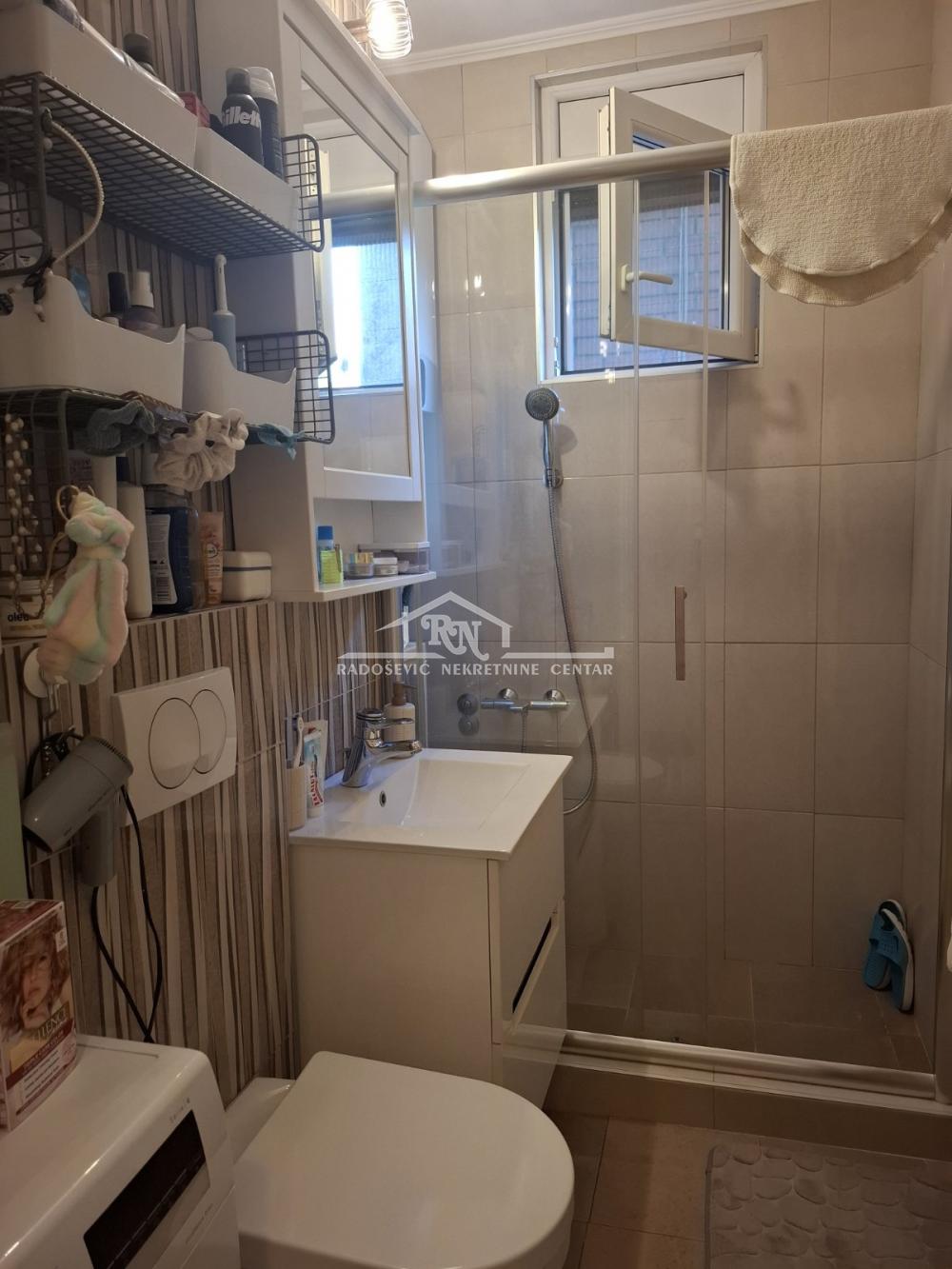 Stan na prodaju u Beogradu, Vukov spomenik, jednoiposoban, 38m2, cena 180000 evra