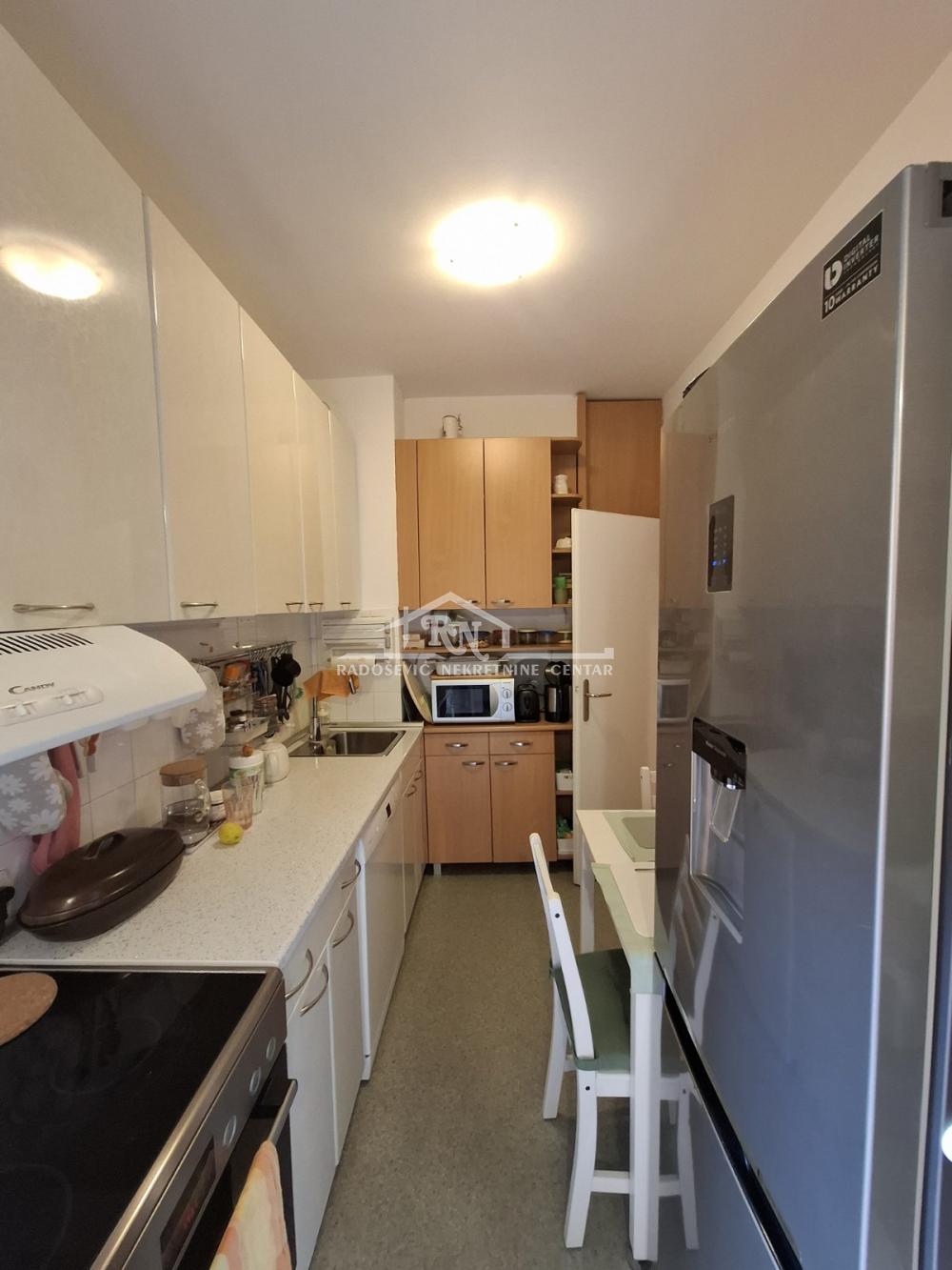 Stan na prodaju u Beogradu, Vukov spomenik, jednoiposoban, 38m2, cena 180000 evra
