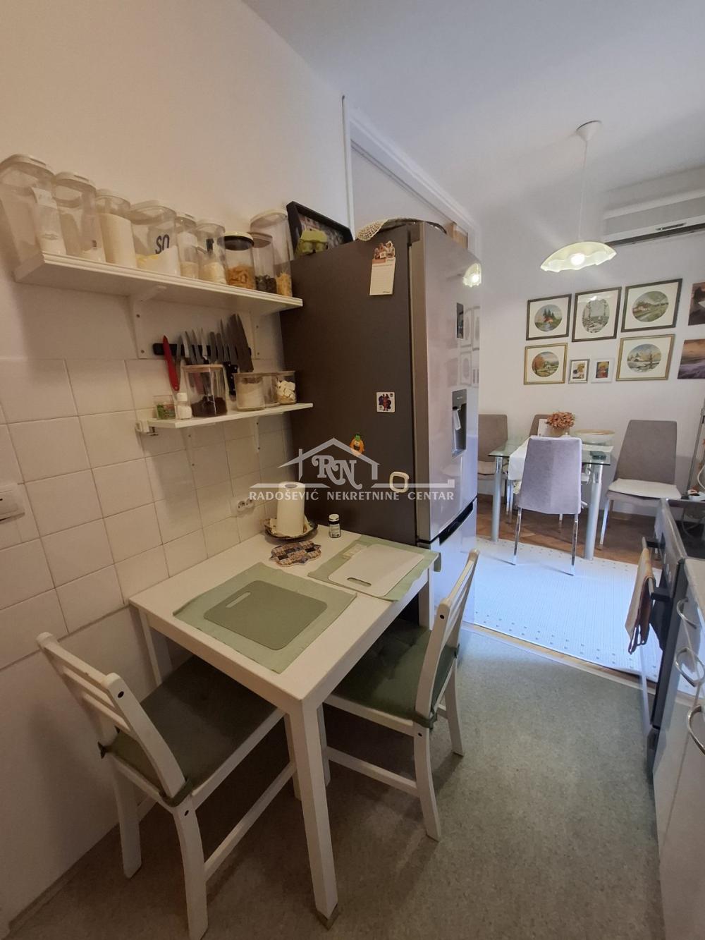 Stan na prodaju u Beogradu, Vukov spomenik, jednoiposoban, 38m2, cena 180000 evra