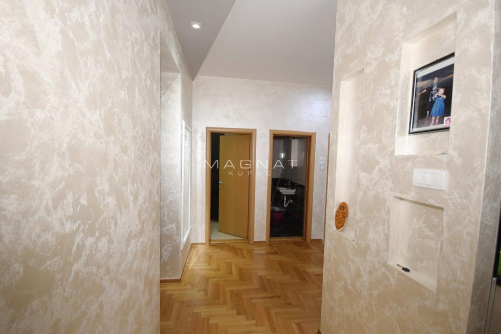Stan na prodaju u Beogradu, Višnjička banja, troiposoban, 88m2, cena 232000 evra