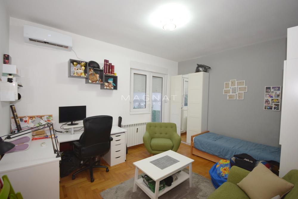 Stan na prodaju u Beogradu, Višnjička banja, troiposoban, 88m2, cena 232000 evra