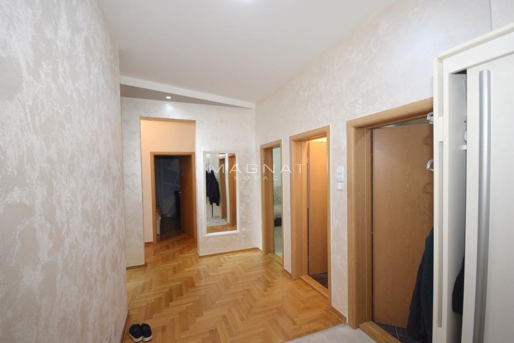 Stan na prodaju u Beogradu, Višnjička banja, troiposoban, 88m2, cena 232000 evra