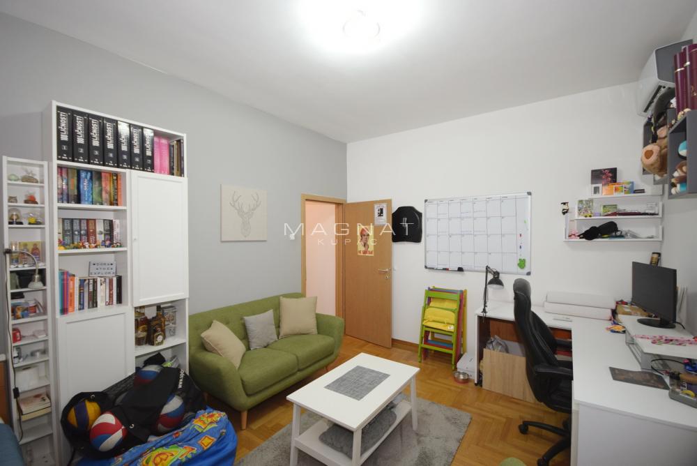 Stan na prodaju u Beogradu, Višnjička banja, troiposoban, 88m2, cena 232000 evra