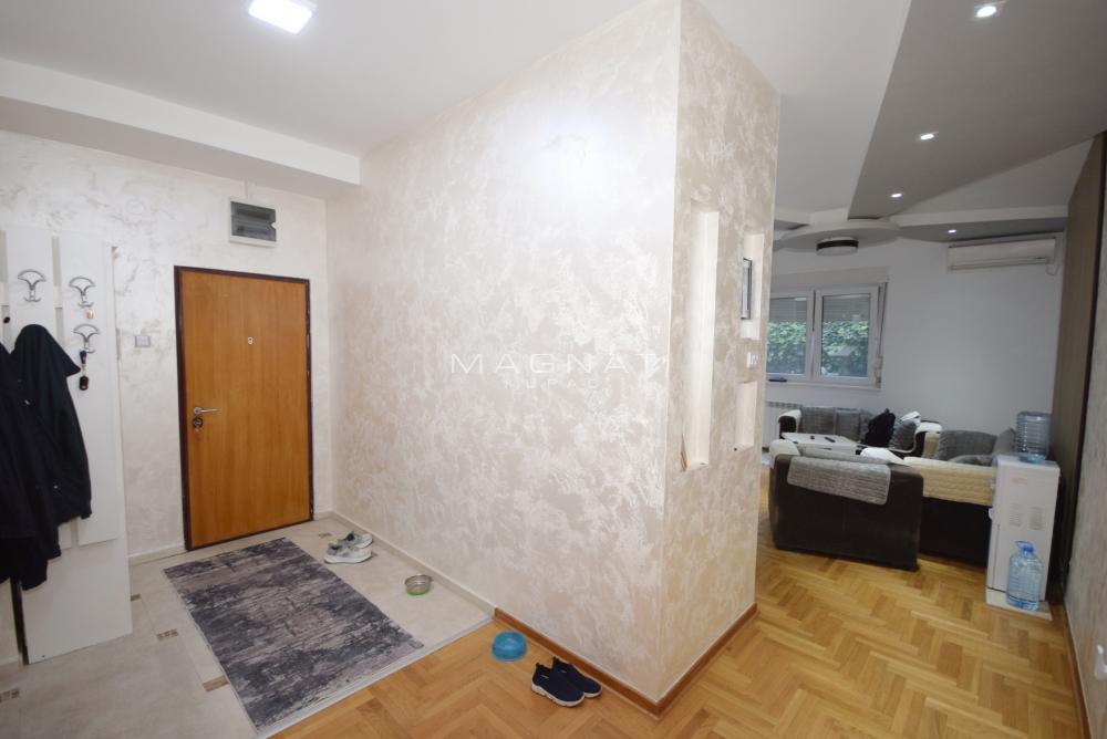 Stan na prodaju u Beogradu, Višnjička banja, troiposoban, 88m2, cena 232000 evra
