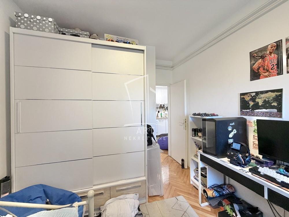 Stan na prodaju u Beogradu, Cvetkova pijaca, dvoiposoban, 52m2, cena 180000 evra