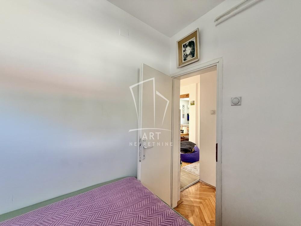 Stan na prodaju u Beogradu, Cvetkova pijaca, dvoiposoban, 52m2, cena 180000 evra