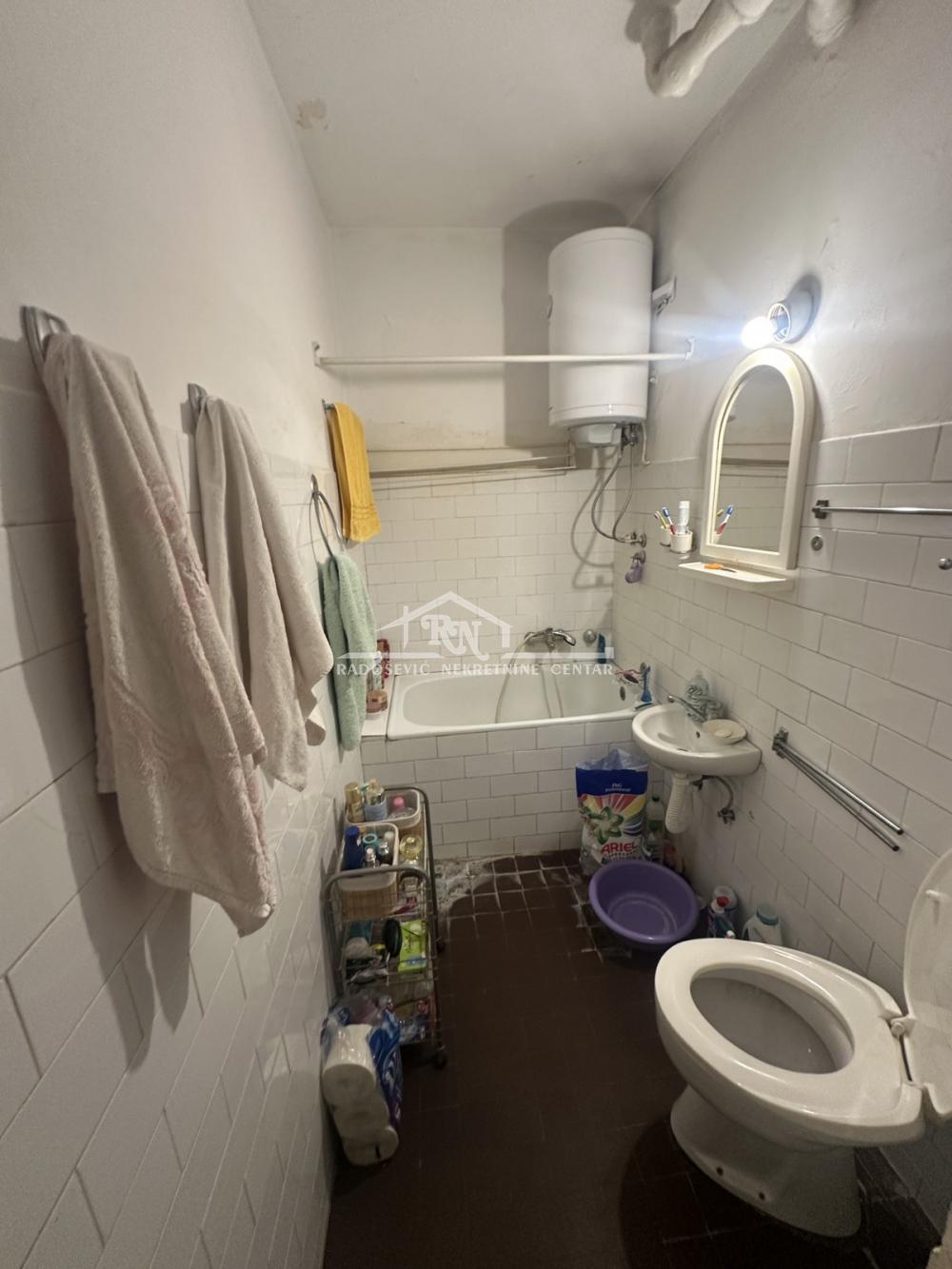Stan na prodaju u Beogradu, Karaburma, dvosoban, 49m2, cena 139000 evra