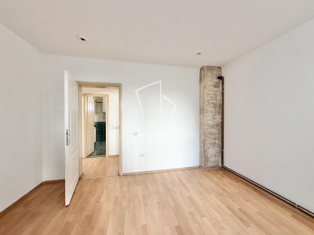 Stan na prodaju u Beogradu, Mirijevo, trosoban, 89m2, cena 195000 evra