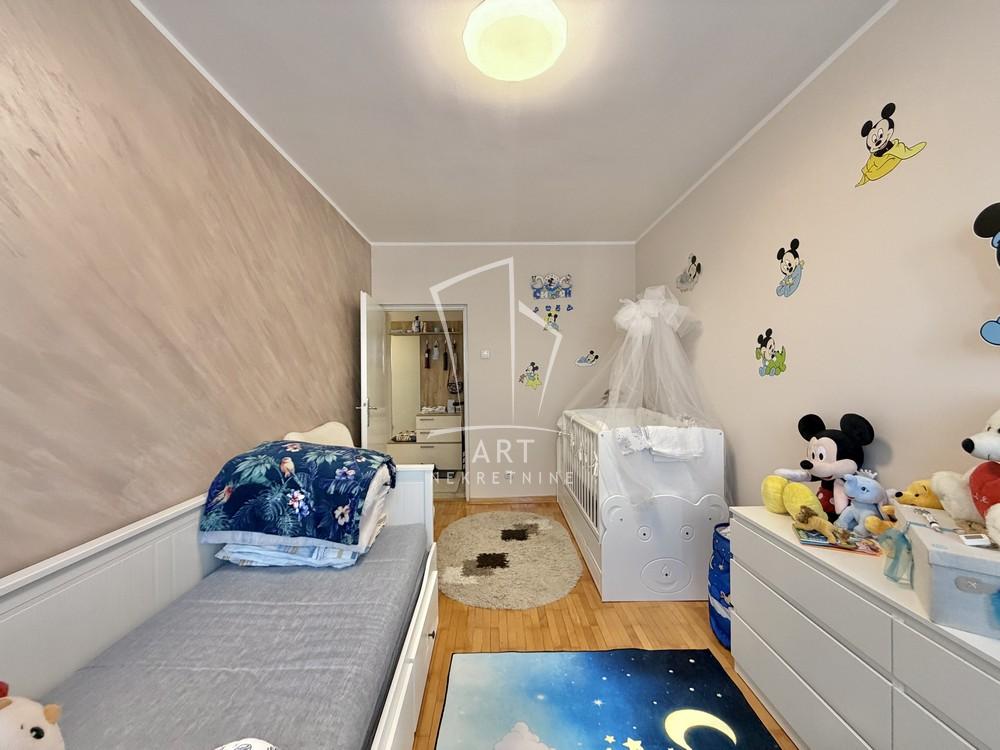 Stan na prodaju u Beogradu, Kanarevo brdo, trosoban, 73m2, cena 209000 evra